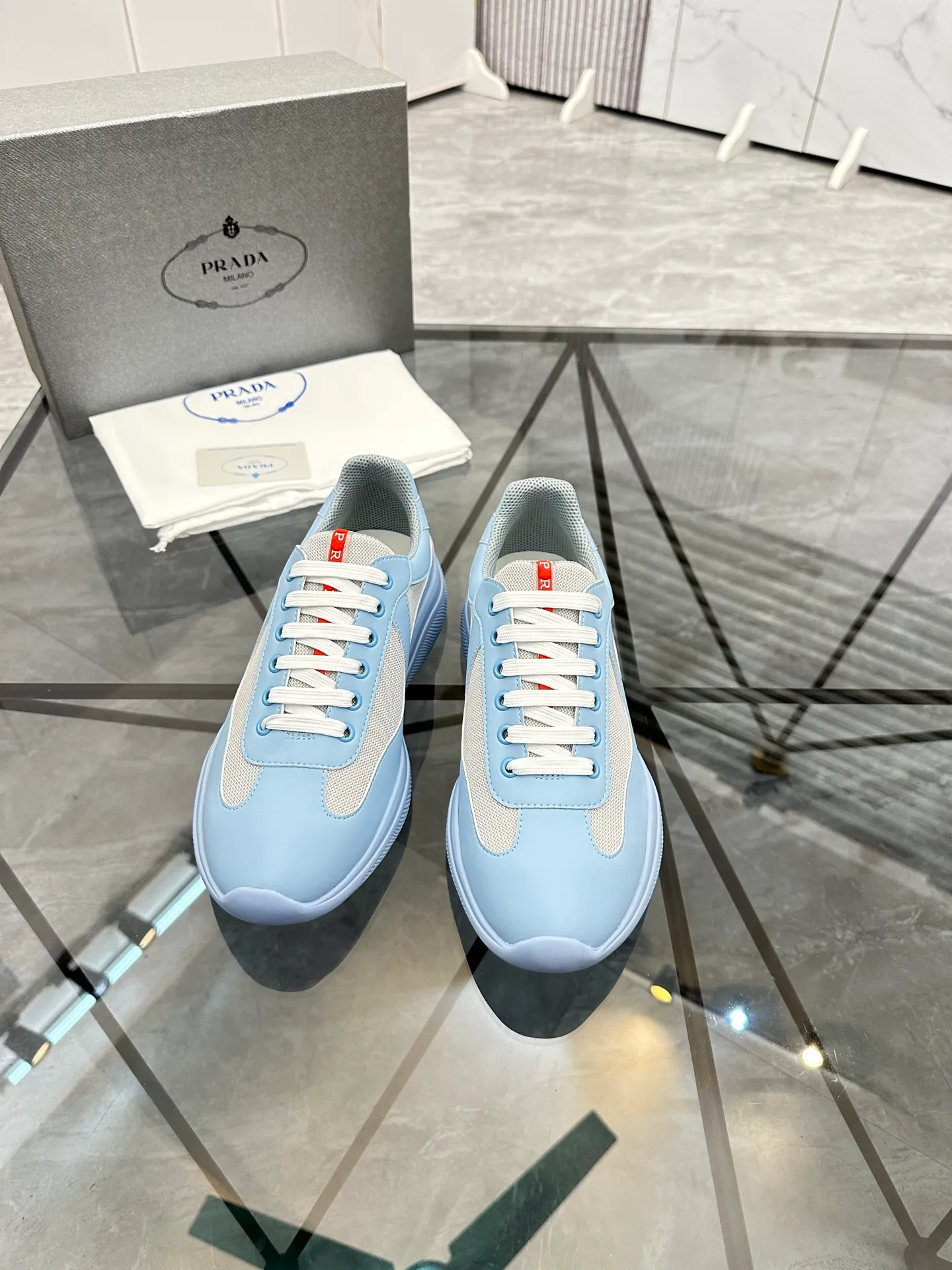 Men's shoes: 💰P360¥ Product trademark: Prada *"Prada*" low-top casual shoes Regular size: 35-47 (can be customized to 48) couple style Product materials: imported silk leather upper, breathable lining, original outsole. Number: 943